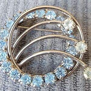 Source Unknown Pale Blue Crystal Circular Brooch Pin